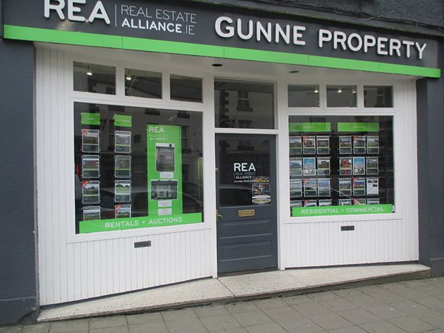 REA Gunne Property (Carrickmacross) Logo